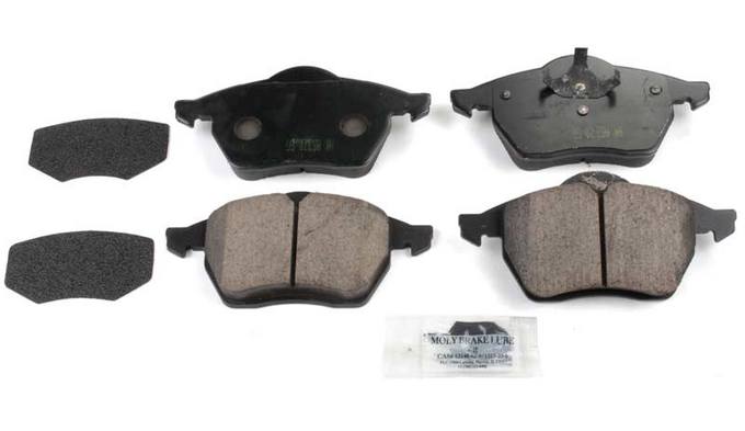 SAAB Disc Brake Pad Set - Front 99900005 - Akebono Euro Ultra-Premium EUR800